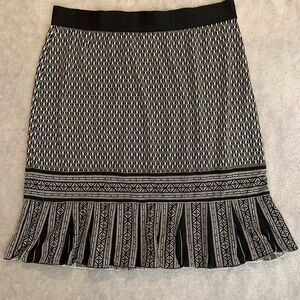 Beautiful Black and White Skirt !